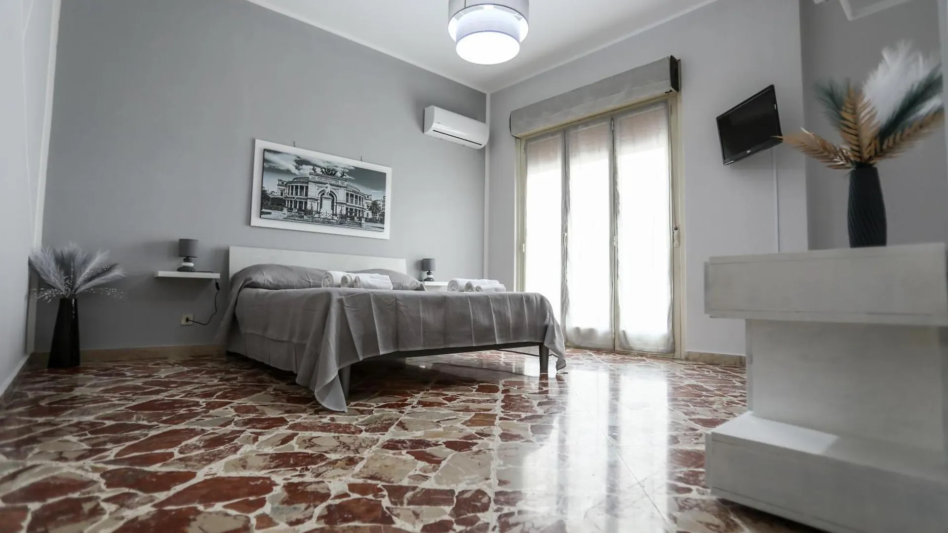 Medea Suite Panoramic Palermo 0*,