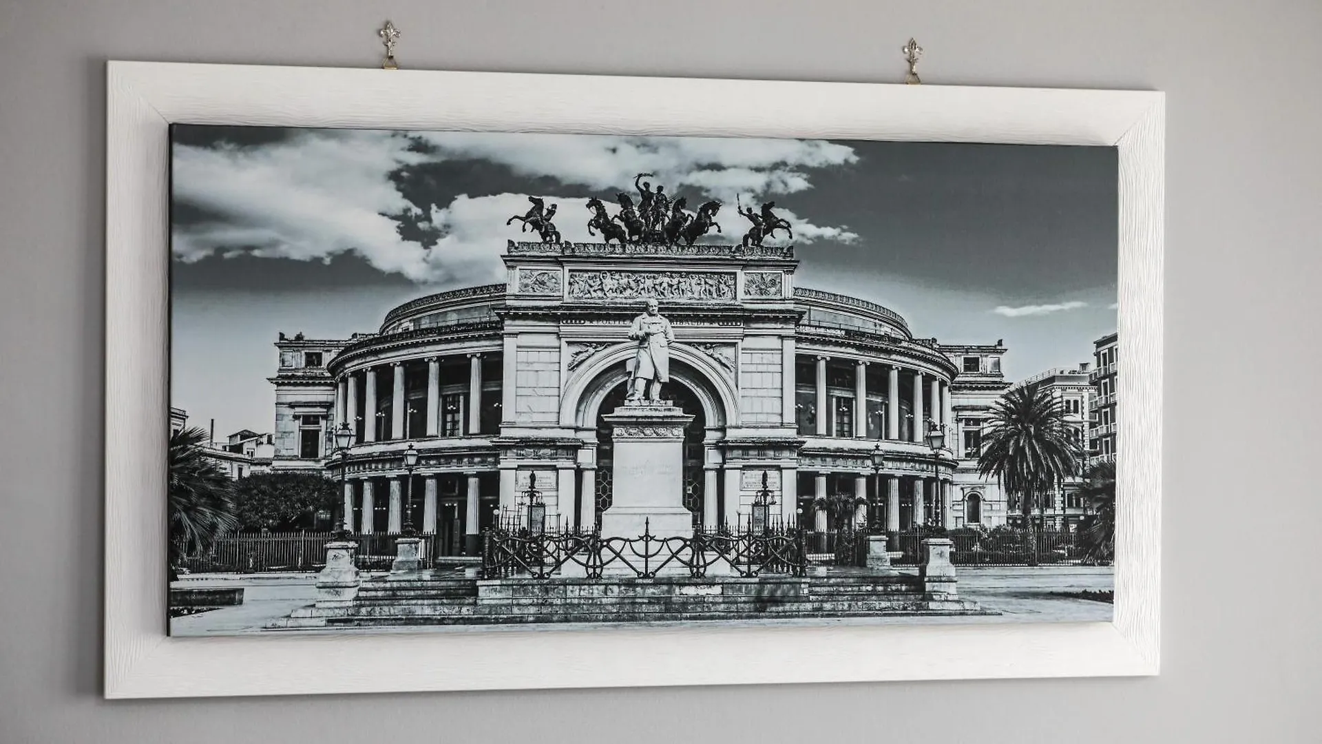 Medea Suite Panoramic Palermo 0*,